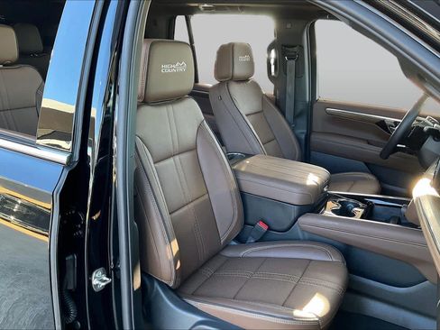 Certified 2026 Chevrolet Tahoe High Country w/ LPO, Illumination Package AWD/4WD image 10
