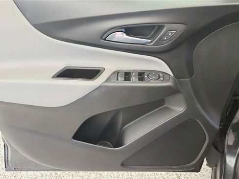 Used 2020 Chevrolet Equinox LS FWD image 31