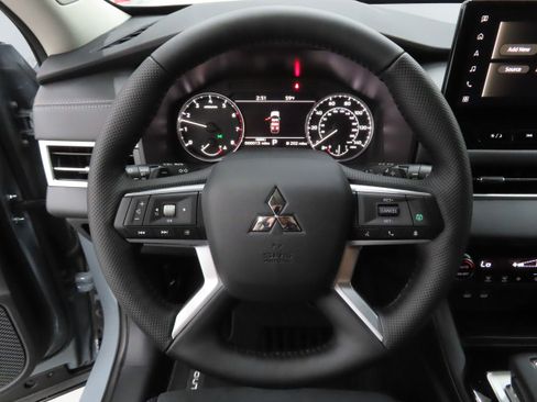 New 2026 Mitsubishi Outlander SE FWD image 13