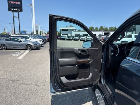 Used 2019 GMC Sierra 1500 SLT w/ SLT Premium Plus Package AWD/4WD image 11