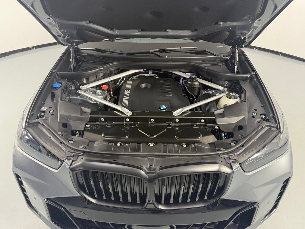 Certified 2025 BMW X5 xDrive40i w/ M Sport Package AWD/4WD image 9
