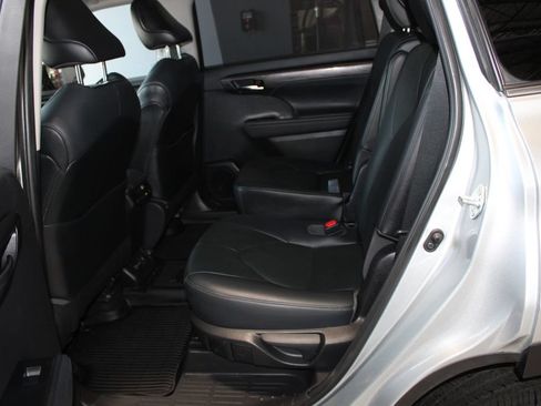 Used 2021 Toyota Highlander Limited AWD/4WD image 12