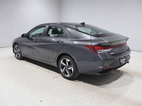 Used 2023 Hyundai Elantra SEL w/ Convenience Package FWD image 4