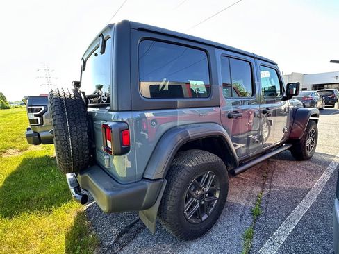 Used 2024 Jeep Wrangler Unlimited Sport AWD/4WD image 4