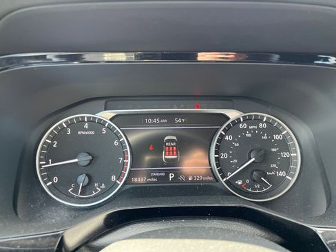 Used 2025 Nissan Pathfinder SV FWD image 10