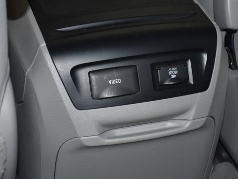 Used 2015 Toyota Sienna XLE Premium FWD image 25