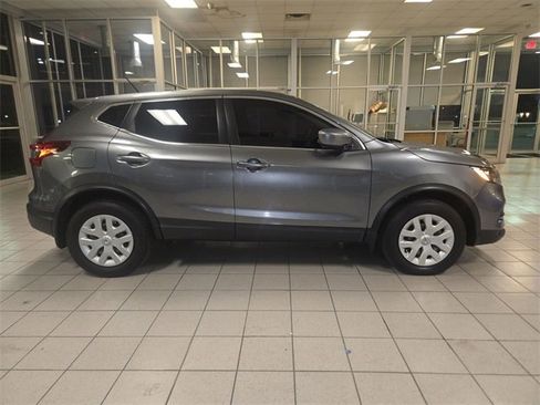 Used 2020 Nissan Rogue Sport S image 9