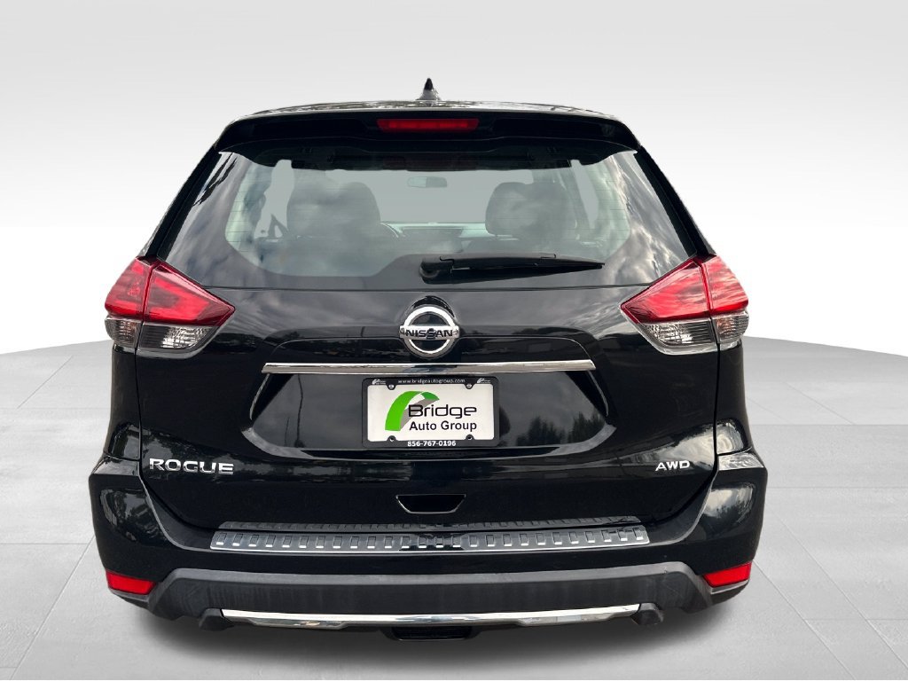 Used 2018 Nissan Rogue S AWD/4WD image 6