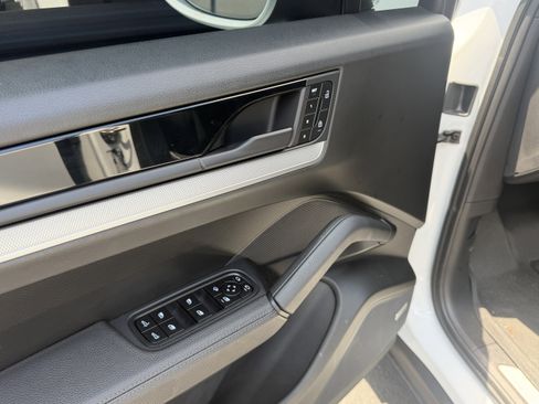 Certified 2024 Porsche Cayenne AWD/4WD image 12