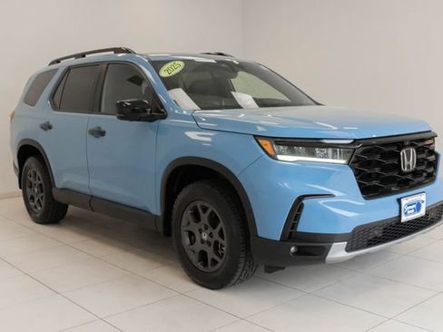 Used 2025 Honda Pilot TrailSport image 7
