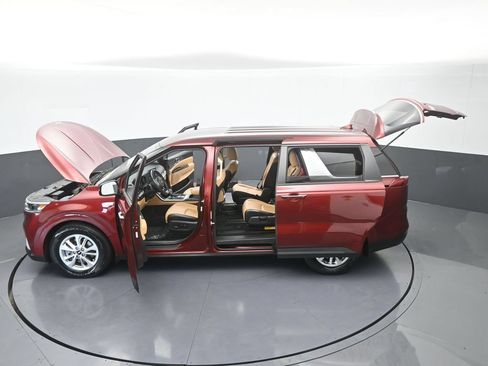 Used 2023 Kia Carnival LX w/ Paint Protection Package FWD image 66