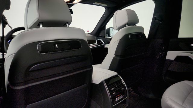 Used 2024 BMW X7 xDrive40i w/ Premium Package AWD/4WD image 47