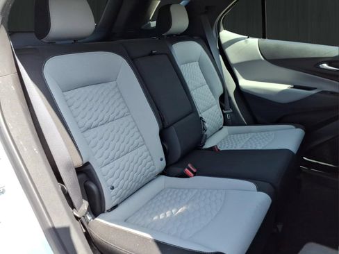 Used 2021 Chevrolet Equinox LS FWD image 16