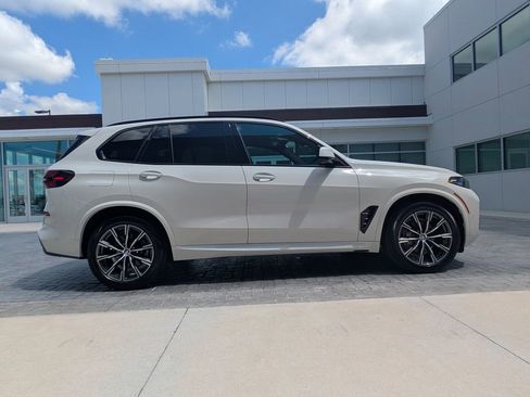 Used 2025 BMW X5 xDrive40i AWD/4WD image 4