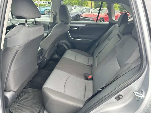 Used 2025 Toyota RAV4 XLE AWD/4WD image 19