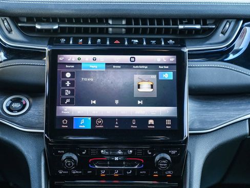 Used 2023 Jeep Grand Cherokee Limited w/ Luxury Tech Group II image 13