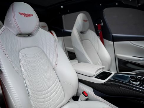Used 2022 Aston Martin DBX image 62