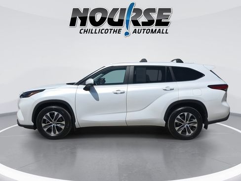 Used 2023 Toyota Highlander XLE AWD/4WD image 5