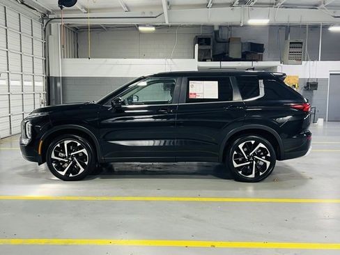 Used 2024 Mitsubishi Outlander SE image 17
