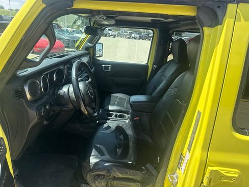 Used 2023 Jeep Gladiator Sport AWD/4WD image 9