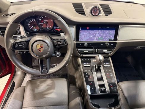 Used 2025 Porsche Macan Base image 15