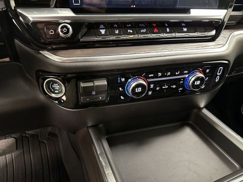 New 2026 GMC Sierra 3500 SLT w/ SLT Convenience Package image 17