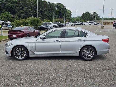 Used 2019 BMW 530e w/ Convenience Package RWD image 12