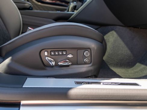 Used 2025 Bentley Flying Spur Plug-In Hybrid image 41