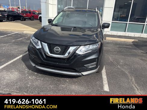 Used 2018 Nissan Rogue SV w/ Sun & Sound Touring Package image 14