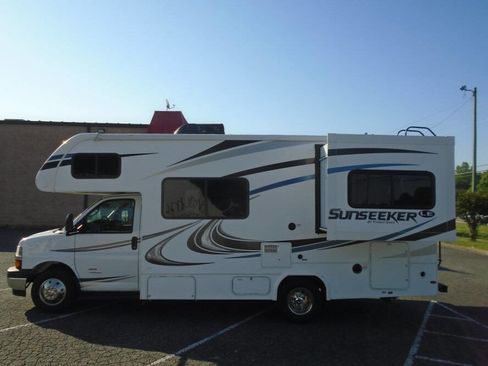 Used 2019 Chevrolet Express 4500 w/ RV Package image 12