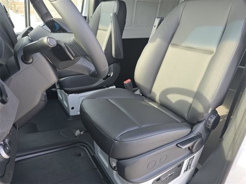 Used 2025 Mercedes-Benz Sprinter 2500 image 19