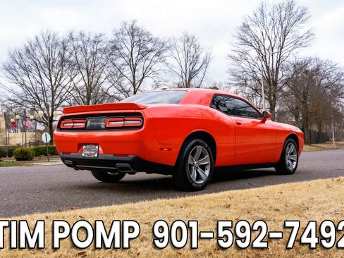 Used 2019 Dodge Challenger SXT image 5