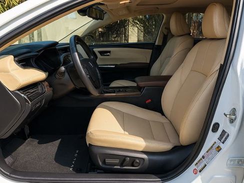 Used 2018 Toyota Avalon Limited FWD image 2