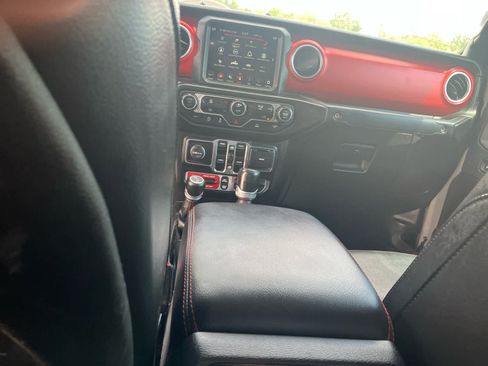 Used 2022 Jeep Gladiator Rubicon w/ LED Lighting Group AWD/4WD image 39