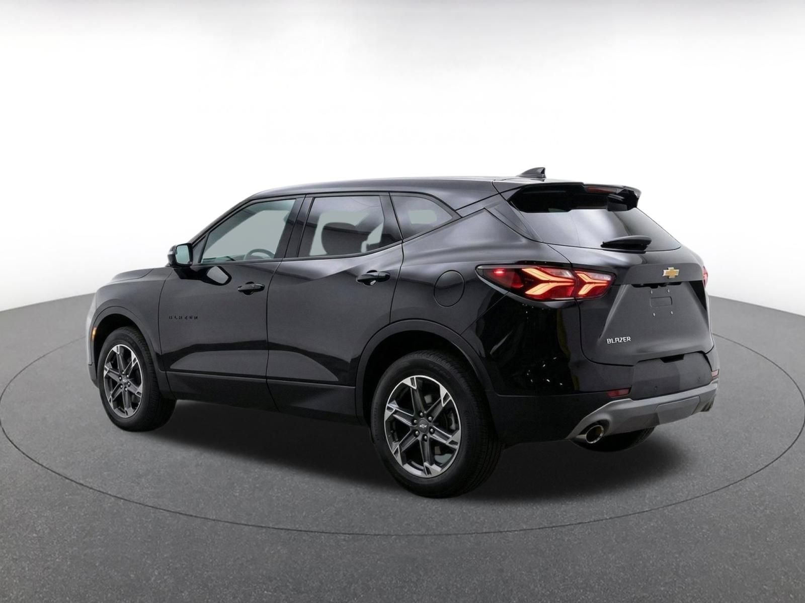 Used 2025 Chevrolet Blazer LT FWD image 6