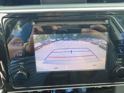 Used 2018 Toyota Corolla SE FWD image 30