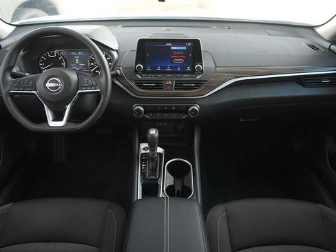 Used 2024 Nissan Altima 2.5 SV FWD image 10
