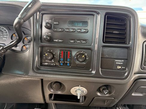 Used 2003 GMC Sierra 2500 W/T RWD image 26