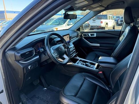 Certified 2022 Ford Explorer XLT w/ Equipment Group 202A AWD/4WD image 3
