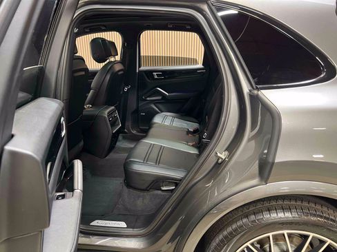 Used 2019 Porsche Cayenne S AWD/4WD image 39