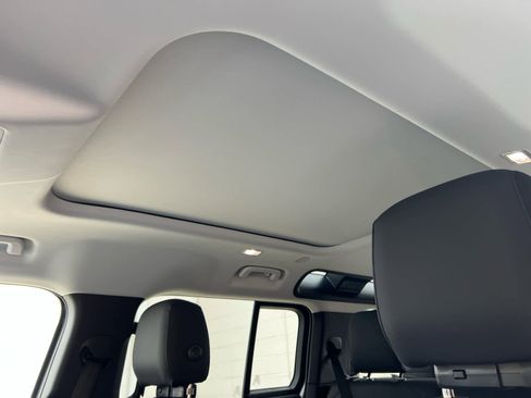 Used 2025 Land Rover Defender 110 S image 14