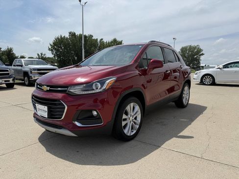 Used 2019 Chevrolet Trax Premier w/ LPO, Cargo Package image 2
