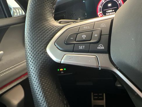 Certified 2025 Volkswagen Tiguan SE R-Line AWD/4WD image 19