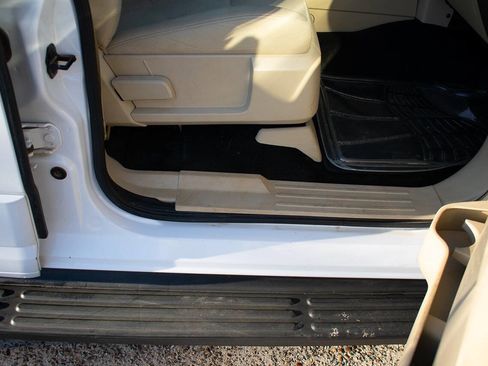 Used 2017 Ford Expedition XLT image 40