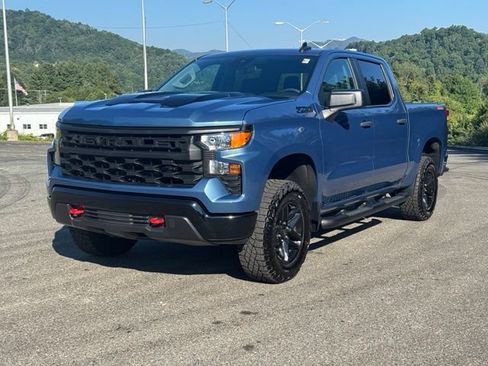 Certified 2024 Chevrolet Silverado 1500 Custom Trail Boss w/ LPO, Dark Essentials Package AWD/4WD image 3