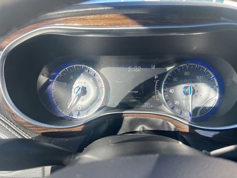 Used 2021 Chrysler Pacifica Limited AWD/4WD image 10