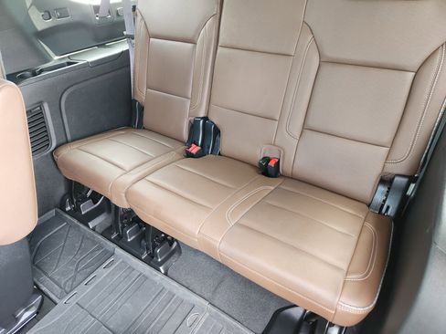 Used 2024 Chevrolet Suburban High Country AWD/4WD image 33
