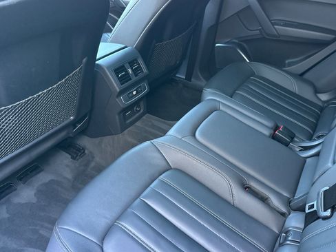 Used 2023 Audi Q5 2.0T Premium w/ Convenience Package image 12