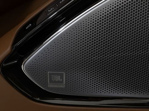 Used 2024 Ferrari Roma Spider image 35