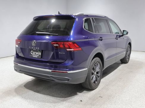 Used 2022 Volkswagen Tiguan SE w/ Panoramic Sunroof Package AWD/4WD image 2